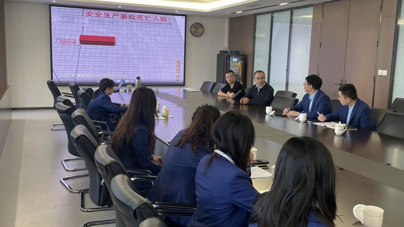 一般来说，适合学习电工技能的年龄范围较广。以下是一些参考：